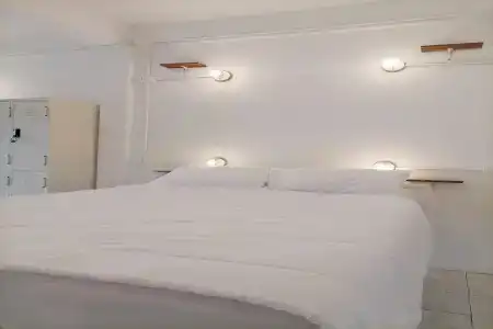 8 Sleeper Street Hostel - 0