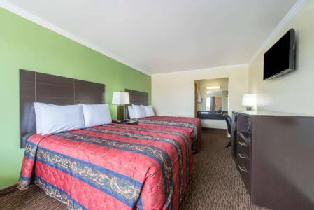 Red Roof Inn West - 4