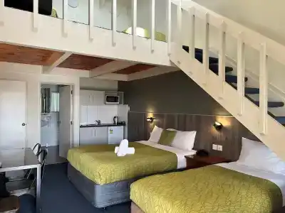 Airport Manor Inn - 29
