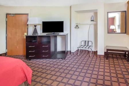 Super 8 by Wyndham Chicago IL - 36