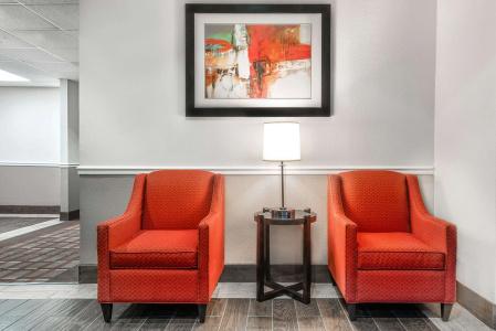Days Inn & Suites by Wyndham Dallas - 9