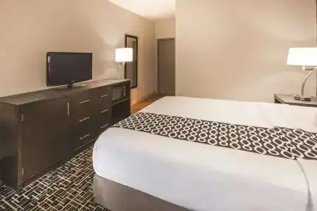 La Quinta Inn by Wyndham Indianapolis North at Pyramids - 34