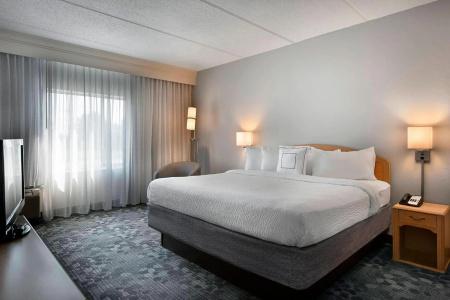 Courtyard by Marriott Broadway - 3