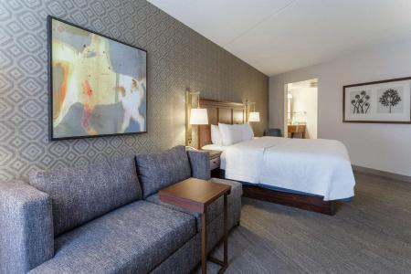 Hampton Inn and Suites Downtown - 84
