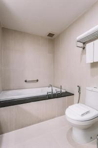 Adelphi Suites Bangkok - Sha Extra Plus - 68