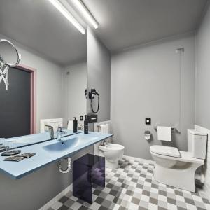The Modernist - 25