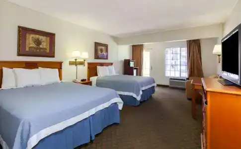 Days Inn by Wyndham - 1