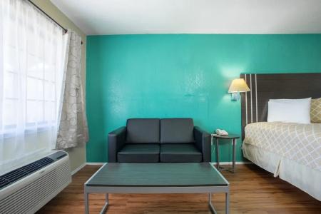 Pinn Road Inn and Suites Lackland AFB and Seaworld - 45