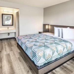 6-Carlsbad, Ca - East Near Legoland - 13