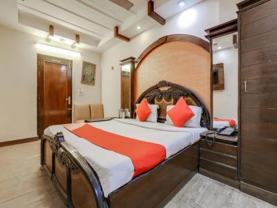 Oyo 27156 Roma Dx - 4