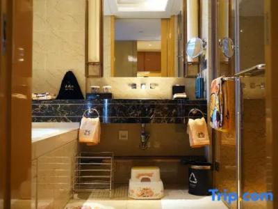 Hilton Wuhan Riverside - 45
