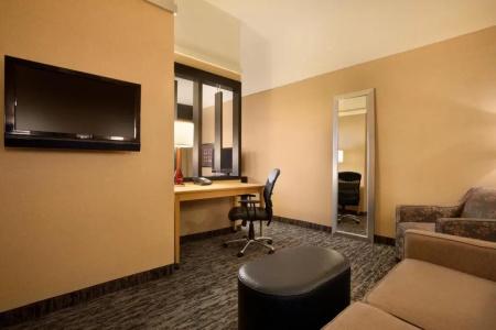 DoubleTree by Hilton Airport - 32