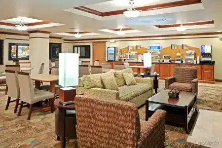 Holiday Inn Express & Suites Vancouver Mall-Portland Area - 16