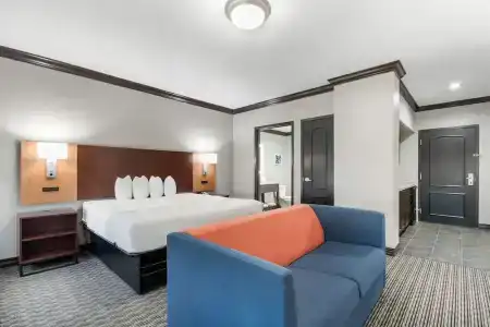 Hawthorn Suites by Wyndham - 62