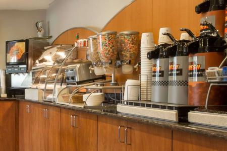 Ramada by Wyndham Portland - 11