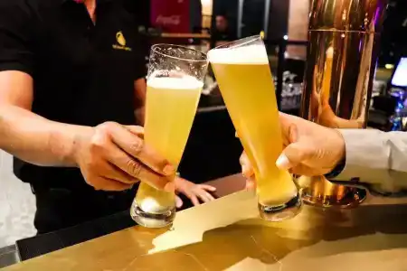 Hh & Sky Bar - 11