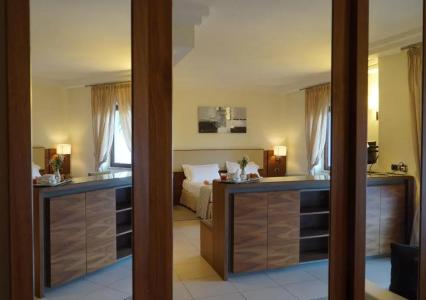 Suites & Residence - 71