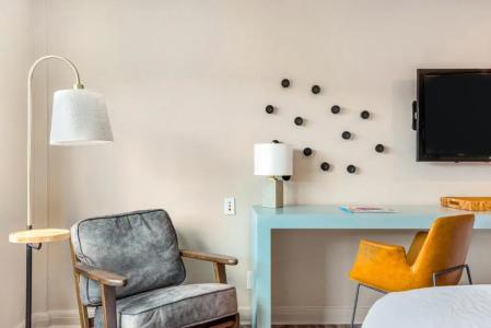 Riverwalk Plaza - 48