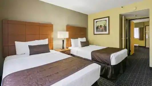 Best Western Plus Thunderbird Suites - 61