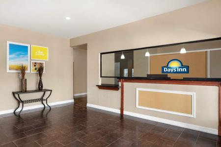 Days Inn by Wyndham San Antonio Near Fiesta Park - 1