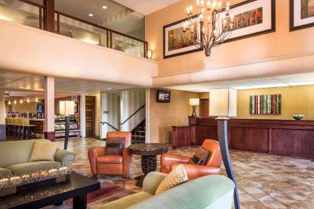 DoubleTree by Hilton - 1
