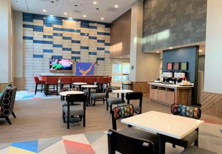 Hampton Inn & Suites West - 23
