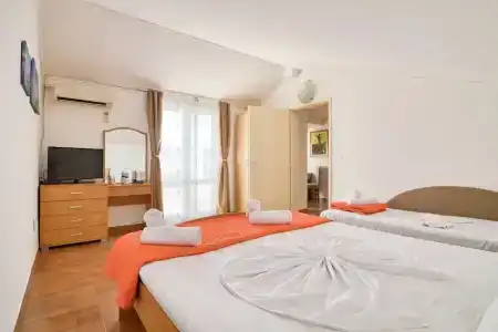 Elena - 37