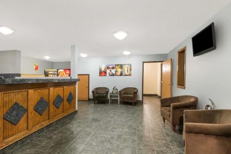 Super 8 by Wyndham/Wanamaker RD/I-70 - 1