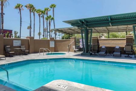 Comfort Suites Airport Convention Center - 17