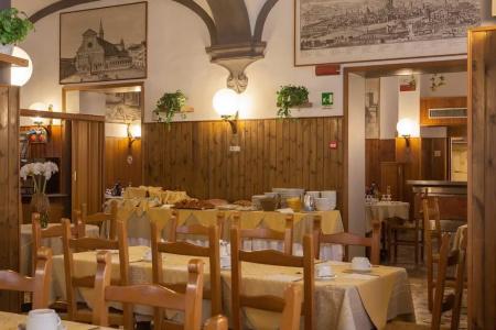 Auto Park Con Ristorante Interno e Grande Parcheggio Gratuito - 25