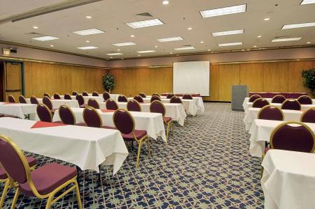 Ramada by Wyndham Portland Airport - 15