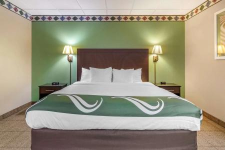 Quality Inn San Antonio Fiesta at Six Flags - 2