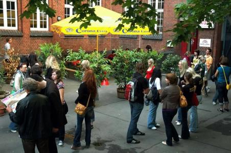 Three Little Pigs Hostel - Your Berlin Castle - 32