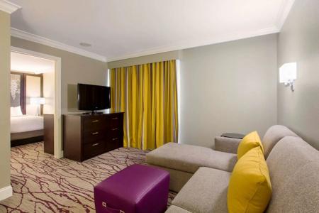 DoubleTree by Hilton Historic Savannah - 4