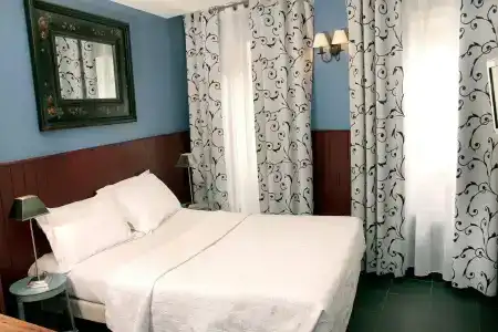 Walled off Paris - 30