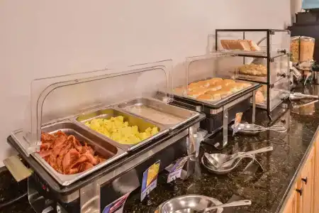 Best Western Plus Holiday Sands Inn & Suites - 13
