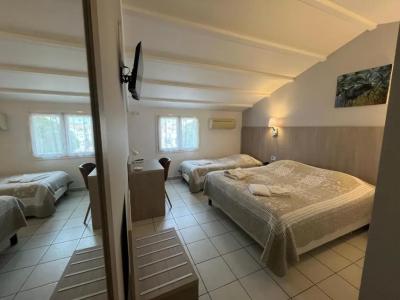 Hôtel Les Arcades - 16