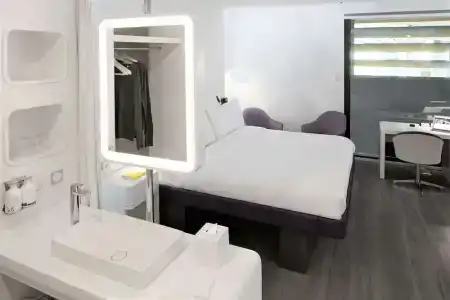 Yotel Airport, City Entrance - 7