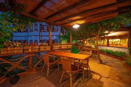 Cesmeli Konak Garden - 14