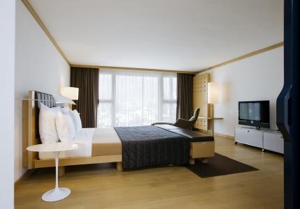 The Omnia - 19