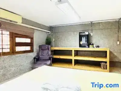 Yak Guesthouse - 201
