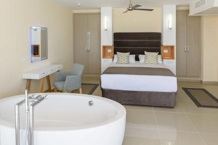 Pearly Grey Ocean Club & Suites - 89