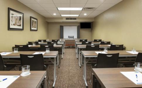 Holiday Inn Express & Suites-North, An Ihg - 10
