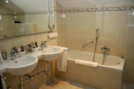Grichting & Serviced - 163