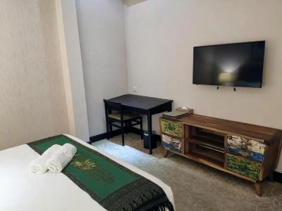 1825 Gallery - 71