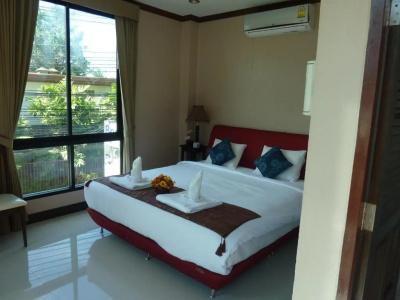 Kata Beachwalk and Bungalows - 31