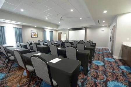Hampton Inn & Suites Airport - 20