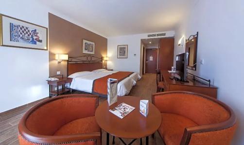 Golden Tulip Vivaldi - 35