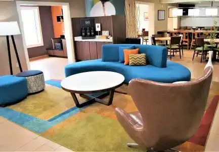 Fairfield Inn West - 14