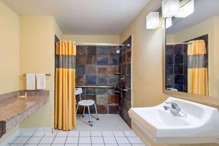 Days Inn by Wyndham San Antonio Northwest/Seaworld - 6